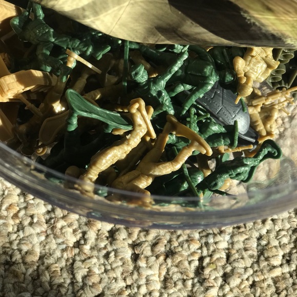 ACTION FIGURES - Picture 5 of 5